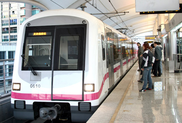 3 Passenger flow peaks as the subways in Shanghai receive approximately 7 million commuters per day after a number of new metro lines came into operation in 2007.