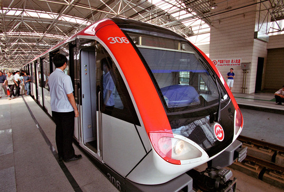 8 Metro Line 3 is the first overhead light rail in Shanghai.