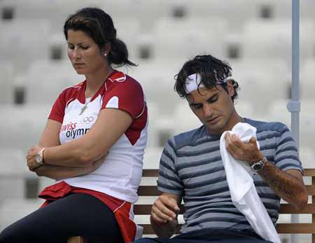 Switzerland's Roger Federer takes a break next to his girlfriend, Mirka Vavrinec, during a tennis practice session ahead of the Beijing 2008 Olympic Games in this August 7, 2008 file photo. Federer is to become a father for the first time, the world number two announced on Thursday. The 27-year-old Swiss revealed on his website (www.rogerfederer.com) that his girlfriend Mirka Vavrinec is pregnant. [Xinhua/Reuters]