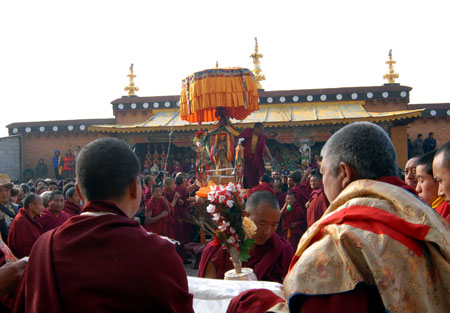 The Tibetan Lamas exercise rite during a grand Buddha-greeting assembly in the Gedan Songzanlin Lamasery, a renowned and historic Tibetan Buddhist temple in Shangri-la County, southwest China's Yunnan Province, March 11, 2009. Some 10,000 pilgrims of Tibet Lamaism attend the Great Prayer Assembly, chanting the paean of the Scripture and presenting Hada, a white long silk scarf considered as a token of blessing, to celebrate the Buddha-Greeting Festival, which falls on the 15th day of the New Year's very first month according to traditional Tibetan calendar.(