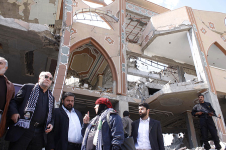 British lawmaker George Galloway (L) inspects the rubble of an Islamic school destroyed during January's Israeli military offensive in Rafah, southern Gaza Strip, March 11, 2009. An aid caravan headed by Galloway, carrying food, clothing and medicine entered Gaza from Egypt on Monday through Egypt's Rafah border crossing.