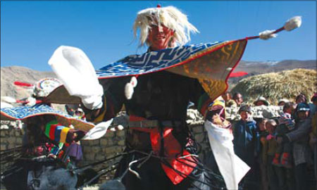 Traditional white-mask drama performance remains popular in Lhoka. 
