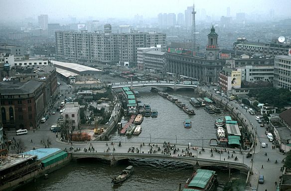 Shanghai is eradicating water pollution in Suzhou Creek.