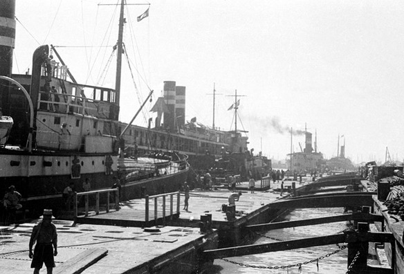 Steamboats on the Huangpu River in the 1930s