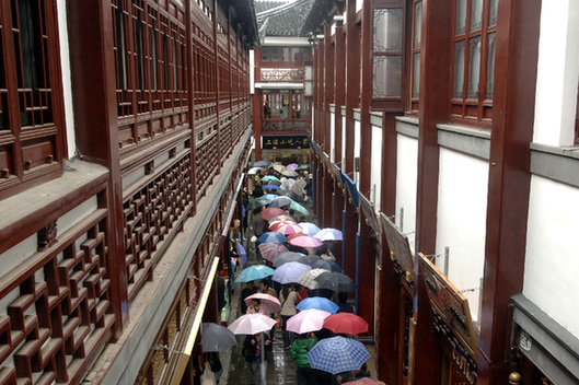 The Yuyuan Garden in the rain 