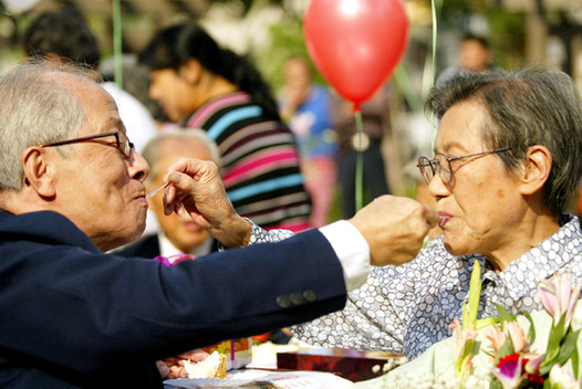 Elderly people celebrate the Double Ninth Festival. 