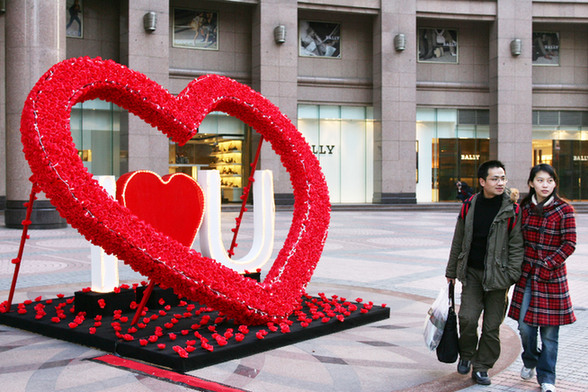 A giant wreath in Times Square 