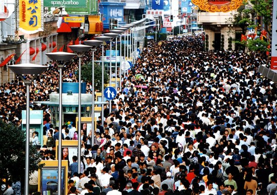 Crowds on Nanjing Road 