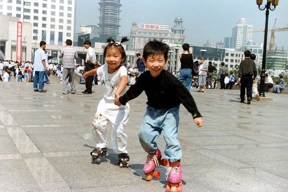 Children roller-skating in Renmin Square. 