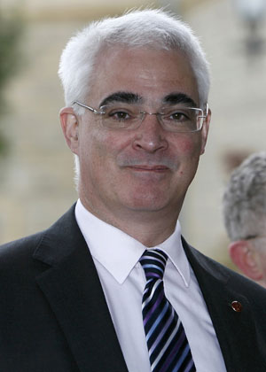 Britain's Finance Minister Alistair Darling arrives for the G20 Finance Ministers meeting at a hotel, near Horsham, in southern England March 13, 2009. [Xinhua/Reuters Photo]
