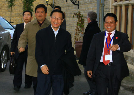 China's Finance Minister Xie Xuren (L, Front) arrives at the meeting place in Horsham, 50 kilometers south of London, Britain, on March 13, 2009. [Xinhua/Reuters Photo]