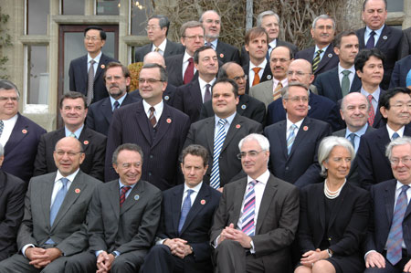 Finance ministers and central bank governers pose for group photos at a hotel near Horsham, southern England, March 14, 2009. The G20 Finance Ministers' Meeting kicked off here Saturday.[Xinhua]