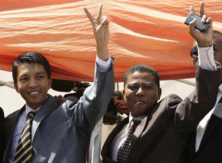 Madagascar's opposition leader Andry Rajoelina (L) greets his supporters with Monja Roindefo, the man he named prime minister, during a rally in Antananarivo March 14, 2009. [Xinhua]