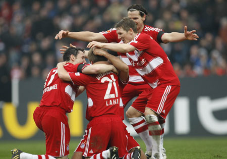 Bayern Munich's players celebrate a goal against Bochum the German Bundesliga soccer match in Bochum March 14, 2009. Munich won the match 3-0. [Xinhua]