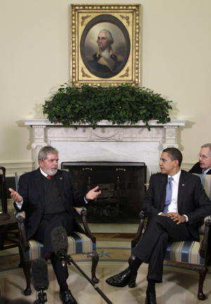 Brazil's President Luiz Inacio Lula da Silva (L) talks to reporters after a meeting with his U.S. counterpart Barack Obama (R) in the Oval Office of the White House in Washington March 14, 2009.[Xinhua]