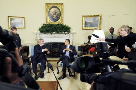 U.S. President Barack Obama (R) and Brazil's President Ignacio Lula Da Silva (L) address reporters in the Oval Office after meeting at the White House in Washington, March 14, 2009. [Xinhua]
