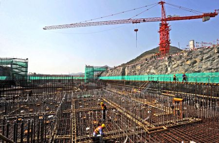 Picture taken on March 15, 2009 shows a construction site of the Sanmen Nuclear Power Project (NPP) in east China's Zhejiang Province. The first phase of the Sanmen NPP is now ready for startup. (Xinhua/Tan Jin)