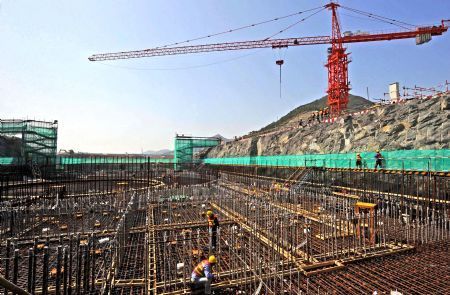  Picture taken on March 15, 2009 shows a construction site of the Sanmen Nuclear Power Project (NPP) in east China's Zhejiang Province. The first phase of the Sanmen NPP is now ready for startup. [Tan Jin/Xinhua]