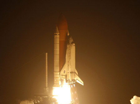 The space shuttle Discovery takes off from launch pad 39A at the Kennedy Space Center in Cape Canaveral, Florida March 15, 2009. Mission STS-119 will carry a crew of seven astronauts to the International Space Station. [Xinhua/Reuters]