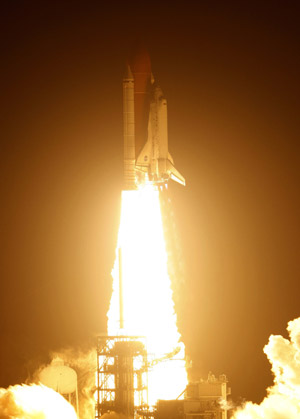 The space shuttle Discovery takes off from launch pad 39A at the Kennedy Space Center in Cape Canaveral, Florida March 15, 2009. Mission STS-119 will carry a crew of seven astronauts to the International Space Station.[Xinhua/Reuters]