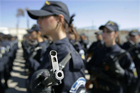  Newly graduated female members of a police special unit perform during their graduation ceremony at the police academy in Ain Benian, Algiers, March 15, 2009. [Xinhua/Reuters]