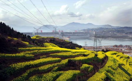 Photo taken on March 14, 2009 shows the picturesque spring scenery of the Military Book and Sword Gorge of Three Gorges, in Zigui, central China's Hubei Province. [Zheng Jiayu/Xinhua] 