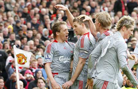 Liverpool's Steven Gerrard (2nd L) celebrates with teammates after scoring during their English Premier League soccer match against Manchester United in Manchester, northern England, March 14, 2009.
