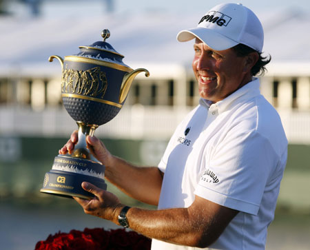 Phil Mickelson of the U.S. holds the trophy after winning the CA Championship at Doral Golf Resort in Miami, Florida March 15, 2009.