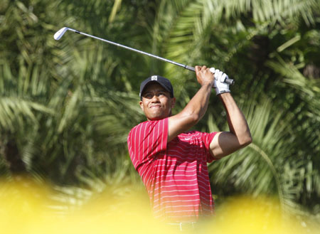 Tiger Woods of the U.S. hits a tee shot during final round play of the CA Championship at Doral Golf Resort in Miami, Florida March 15, 2009.