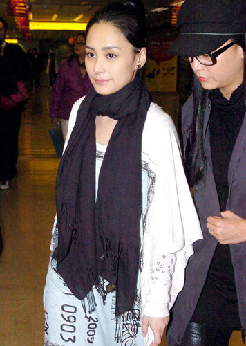 Gillian Chung Arrives In Taiwan Cn 