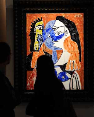 Visitors look at a glazed ceramic work 'Couple' by Pablo Picasso during the 22nd European Fine Art Fair TEFAF Maastricht 09, in Maastricht, Netherlands, March 15, 2009. As one of the world's leading art and antiques fair, the TEFAF Maastricht 09 shows selection of masterpieces from 234 art and antique dealers around the world. The fair is held from March 13 to March 22. [Wu Wei/Xinhua]