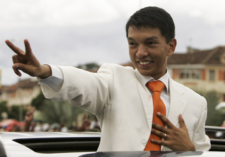 Madagascar's opposition leader Andry Rajoelina greets his supporters at the end of a religious service at Antananarivo's city centre March 15 ,2009.[Xinhua/Reuters]