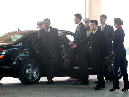 Visiting Premier of the Democratic People's Republic of Korea (DPRK) Kim Yong Il (FRONT L) arrives in Beijing, capital of China, March 17, 2009, kicking off his official goodwill visit to China. [Rao Aimin/Xinhua]