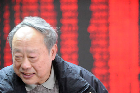 A man rests at a securities exchanging hall in Beijing, capital of China, on March 17, 2009. China's benchmark Shanghai Composite Index on the Shanghai Stock Exchange closed at 2,218.33 points Tuesday, up 65.04 points, or 3.02 percent, from the previous close.[Li Xiaoguo/Xinhua]