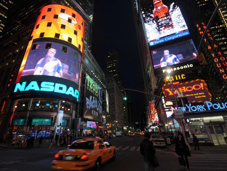 The Peking Opera 'Red Cliff' is broadcast on giant screens at Times Square in New York, March 16, 2009. The National Center for the Performing Arts of China decided to broadcast the opera on eight outdoor screens in Times Square as a way to celebrate the theater's one year anniversary. [Xinhua] 