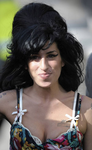 British singer Amy Winehouse arrives at the City of Westminster Magistrates Court in central London March 17, 2009.[Xinhua/Reuters]