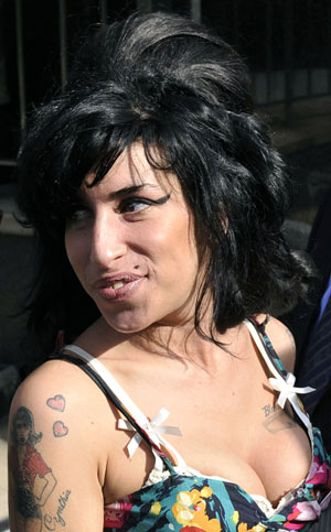 British singer Amy Winehouse arrives at the City of Westminster Magistrates Court in central London March 17, 2009.[Xinhua/Reuters]