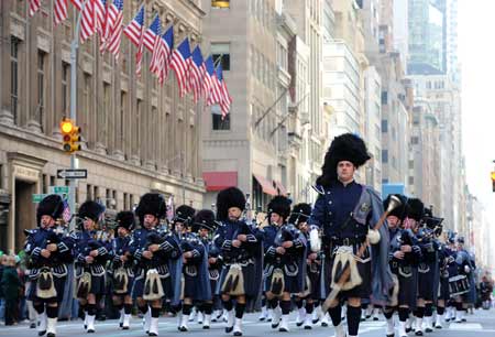 A band marches down the Fifth Avenue during the St. Patrick's Day Parade in New York, the United States, March 17, 2009. Hundreds of thousands of people on Tuesday gathered along Fifth Avenue, a major thoroughfare in the center of the borough of Manhattan in New York City, to watch St. Patrick's Day Parade. [Xinhua]