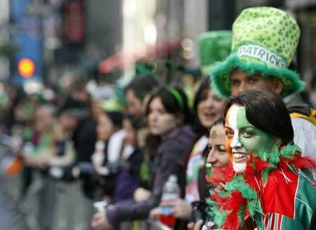 Elaine Corrigna, from Achill Island, Ireland, smiles before the start of the St. Patrick's parade in New York March 17, 2009.[Xinhua/Reuters]