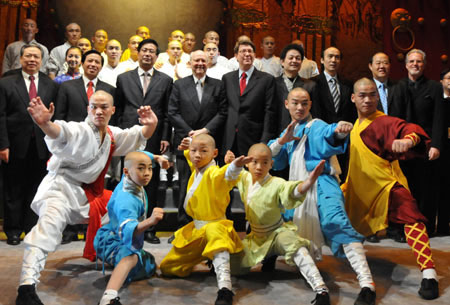 Performers of Chinese Kung Fu show 'Soul of Shaolin' pose with guests after their debut at Broadway's Marquis Theater in New York Jan. 15, 2009. The 'Soul of Shaolin' was officially opened at Broadway Thursday night, attracting a large audience and prompting local leaders to hail the 'China on Broadway Day.' 