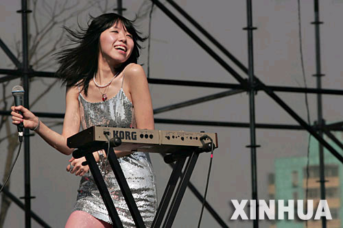 Fu Han, vocalist of Beijing-based Queen Sea Big Shark, performs at the 2007 Midi Modern Music Festival in Beijing on May 1, 2007.