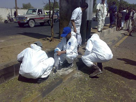 A forensic team collects evidence at the scene of a bombing where a suicide bomber blew himself up near Sanaa airport March 18, 2009. The bomber apparently targeted a convoy of South Koreans investigating an al-Qaida suicide that killed four Korean tourists this week, a security source said. [Xinhua/Reuters]