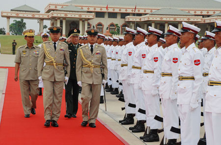 Thura Shwe Mann (L, 2nd row), member of the Myanmar State Peace and Development Council (SPDC) and Chief of General Staff of the Army, holds a ceremony to welcome Chen Bingde (R, 2nd row), chief of the General Staff of the Chinese People's Liberation Army, in Nay Pyi Taw, capital of Myanmar, March 18, 2009. Chen, who leads a military delegation, arrived in Yangon on Tuesday on an official goodwill visit to Myanmar. [Xinhua]