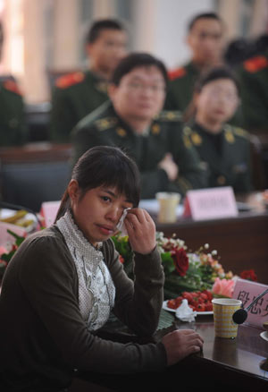 Duan Zhongying, a survivor of last year's Sichuan earthquake, sheds tears while watching the video recording her rescue in Yangzhou, east China's Jiangsu Province, March 17, 2009. [Wang Zhuo/Xinhua]