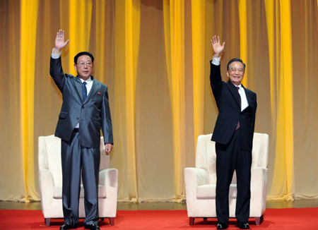 Chinese Premier Wen Jiabao (R) and his counterpart of the Democratic People's Republic of Korea (DPRK) Kim Yong Il wave during a ceremony marking the 60th anniversary of the establishment of the China-DPRK diplomatic relations and the launch of the China-DPRK Friendship Year in Beijing, capital of China, March 18, 2009. [Ma Zhancheng/Xinhua] 