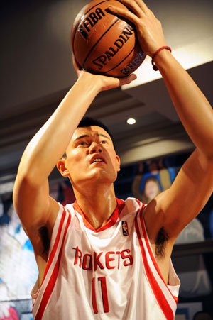 The lifesize wax figure of Yao Ming, one of the most popular and beloved bascketball players in both China and the United States, is displayed at the Madame Tussauds in New York of the United States, March 18, 2009. On loan from Madame Tussauds Shanghai for six months, Yao's wax figure made its debut in Madame Tussauds New York on Wednesday. [Shen Hong/Xinhua]