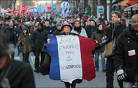 Protestors march during the first big strike triggered by the global credit crunch in France, March 18, 2009. [China Daily/Agencies]