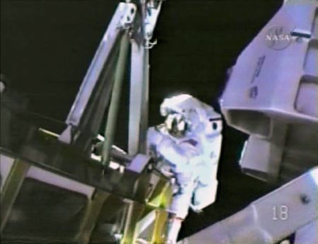 Astronaut Steve Swanson is seen in the helmet camera view of fellow spacewalker Richard Arnold as the pair work to install the International Space Station's new truss assembly and solar array in this image from NASA TV March 19, 2009. [Xinhua/Reuters]