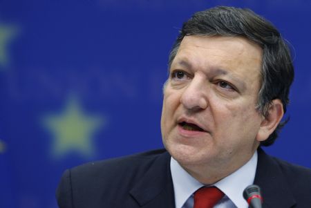  European Commission President Jose Manuel Barroso addresses a news conference during a two-day EU leaders summit in Brussels March 19, 2009. European Union (EU) leaders agreed on Thursday to spend five billion euros (6.8 billion USD) from the 27-nation blocs' budget on energy and broadband infrastructure projects to stimulate economy, Topolanek said at the press conference.[Xinhua/Reuters]