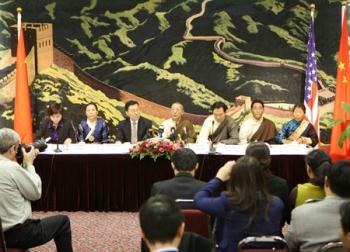 The Tibetan delegation of the National People's Congress, China's top legislature, holds a press conference in Washington, the United States, on March 17, 2009. [Xinhua] 